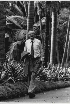 Carrick Chambers in the palm garden at the Royal Botanic Garden Sydney in 1986.