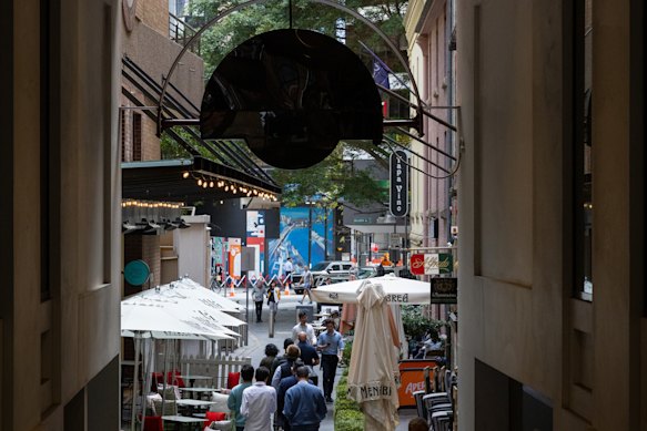 A view of Penfold Place through the arch from Macquarie Place. 