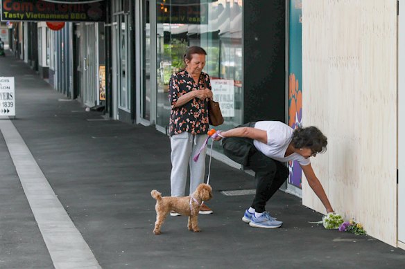 Geraldine Maguire (right) lays a floral tribute at the Niddrie medical practice on Tuesday, following Monday’s fatal crash.