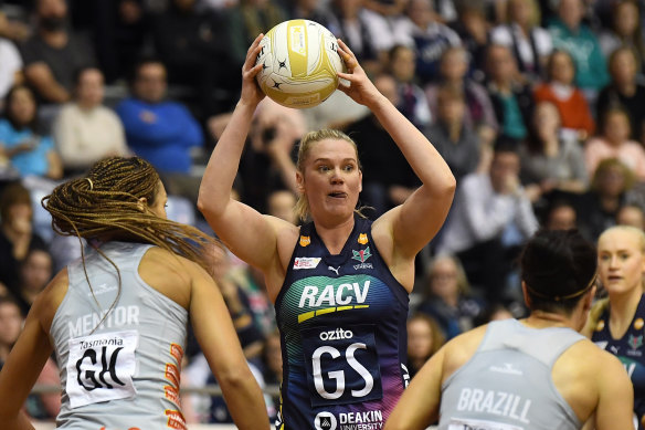 The Vixens' Caitlin Thwaites (centre).