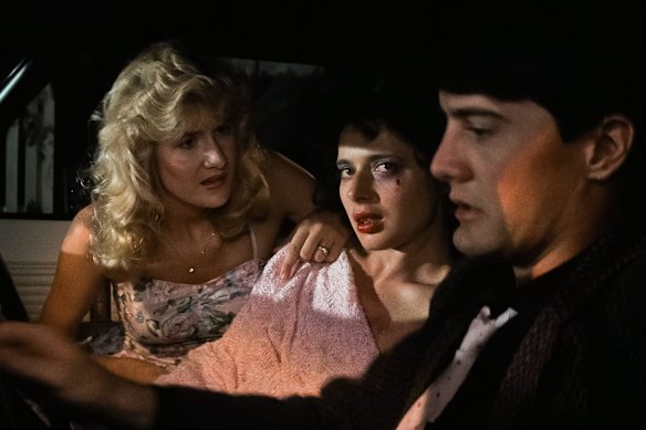 MacLachlan with Laura Dern (left) and Isabella Rossellini in Blue Velvet.