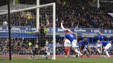 Everton's Phil Jagielka scores the winner against Arsenal at Goodison Park in Liverpool on Sunday.