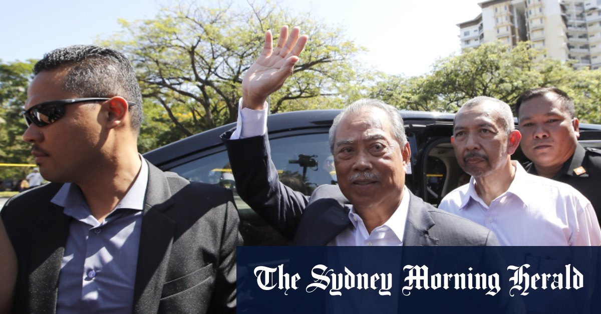 马来西亚前总理被控贪污