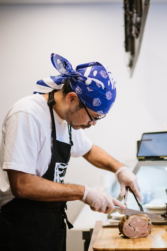 Taro Akimoto at Lambkotsu in Underwood.