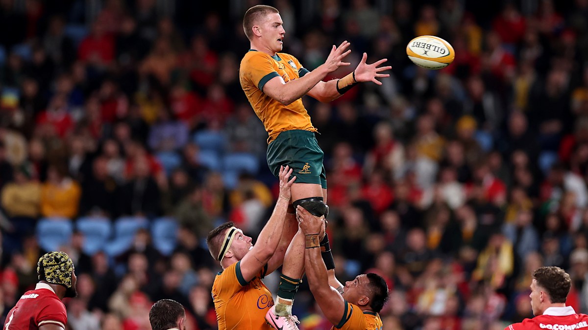 Kiss recalls gun after two-year absence in first Wallabies team