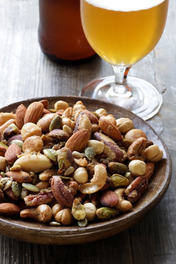 Protein-rich snacks such as nuts before an event can stave off hunger.