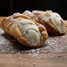 Cannoli.
