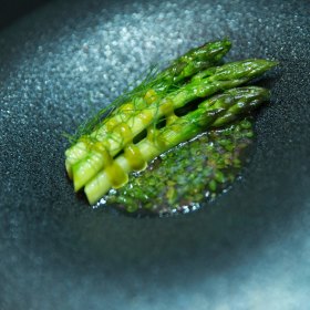 Asparagus with wild garlic.