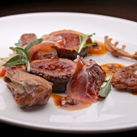 Rosy pigeon, grilled figs, jamon. 
