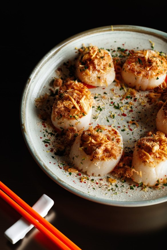 Scallops with chilli, garlic and prawn floss.
