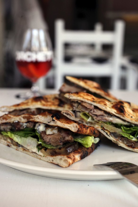 Focaccia con porchetta.