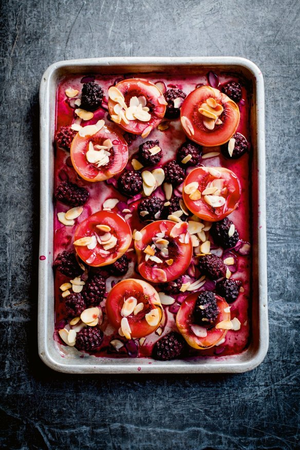Baked nectarines with blackberries from The Fast 800 Easy cookbook.
