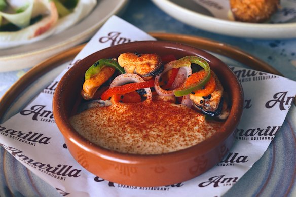 Marinated mussels, potato and espelette.