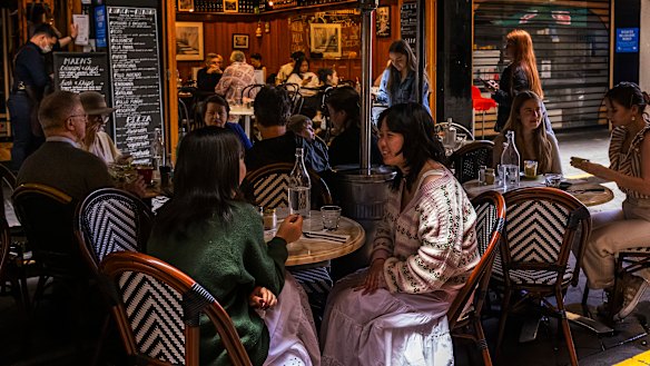 Those who shared 13 meals with others in the previous week reported the highest average life satisfaction.