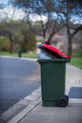 More delays for rubbish collection in Canberra