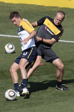 Darren Burgess, right, working with Socceroos' Harry Kewell during the 2010 World Cup. 