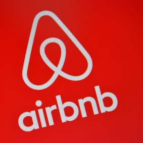 Airbnb позволяет своим сотрудникам эффективно жить и работать из любой точки мира до 90 дней в году на каждую страну.