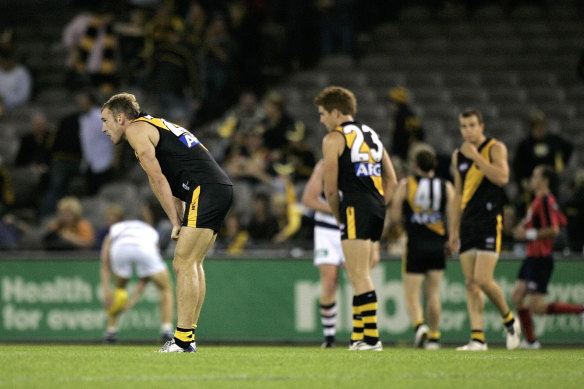 Dejected Richmond players after the big loss.