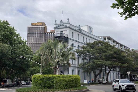 The hostel is located on Sir John Young Crescent, opposite The Domain in Woolloomooloo.
