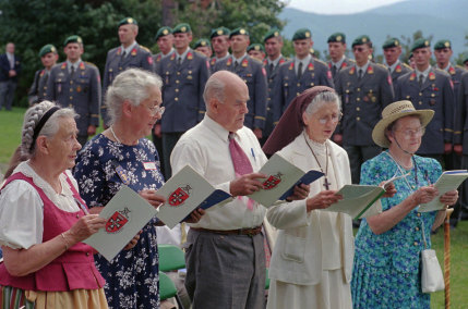Some of Georg von Trapp’s children, (from left) Maria, Eleonore, Werner, Rosmarie and Agathe sing at a mass in 1997, on the 50th anniversary of his death. 