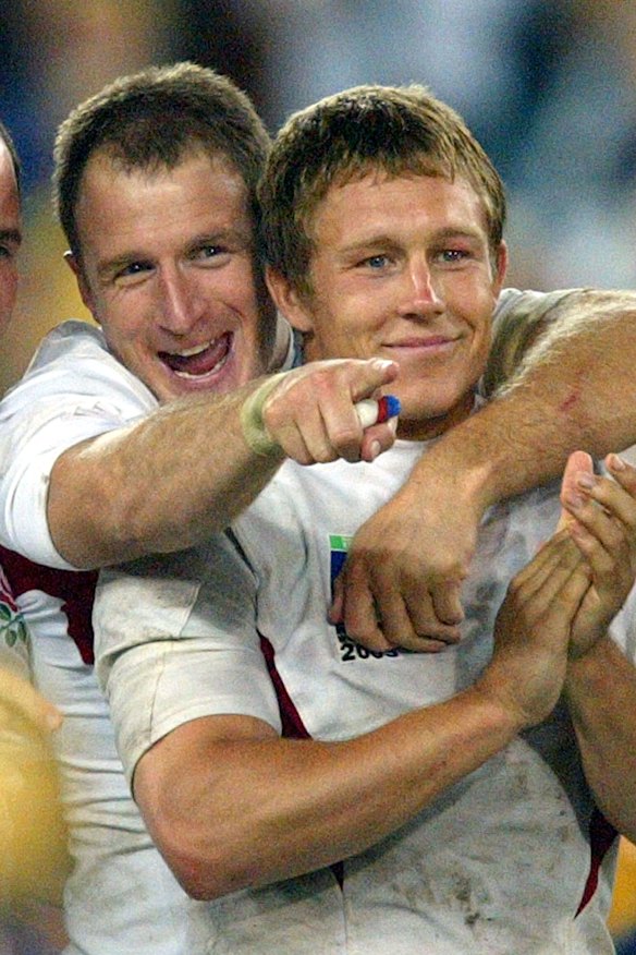 Mike Catt e Jonny Wilkinson após a final da Copa do Mundo de Rugby de 2003.