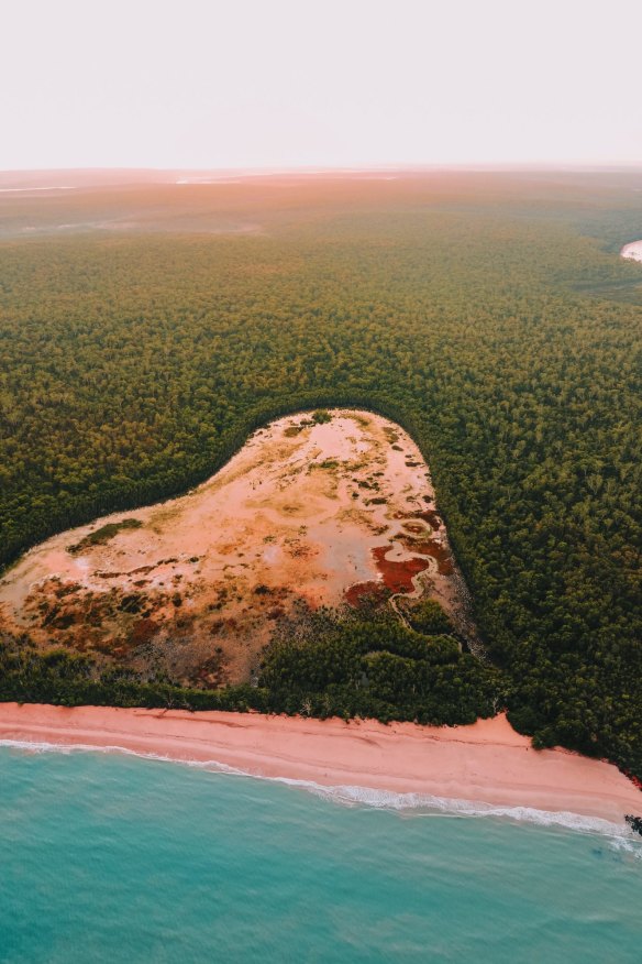 With a thriving Aboriginal arts culture, fishing lodges, coastal landscapes with breathtaking sunsets, the Tiwi Islands is a destination like no other.