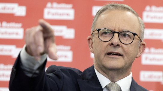 Opposition leader Anthony Albanese is working to control his media conferences on his own terms.