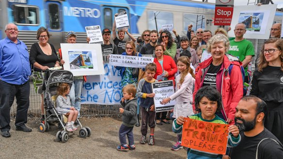 Moreland commuters and action groups  protest at Upfield  station to demand more trains and  for the track to be duplicated.