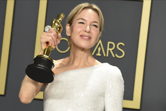 Renee Zellweger poses in the press room with her Oscar for best actress in a leading role.