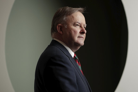 Labor leader Anthony Albanese wants the government to pledge to boost salaries for millions of workers.