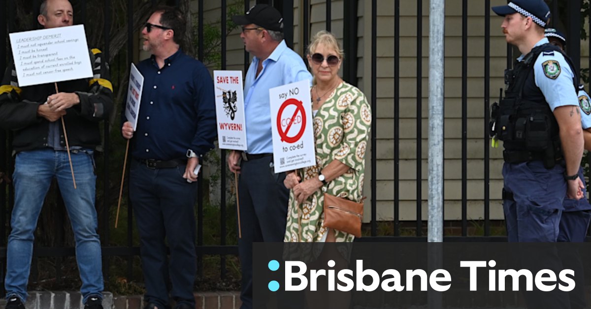 Newington College parents, old boys gather to protest co-ed move - Vimarsana News