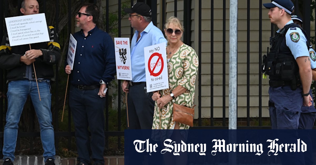 Newington College parents, old boys gather to protest co-ed move - Vimarsana News