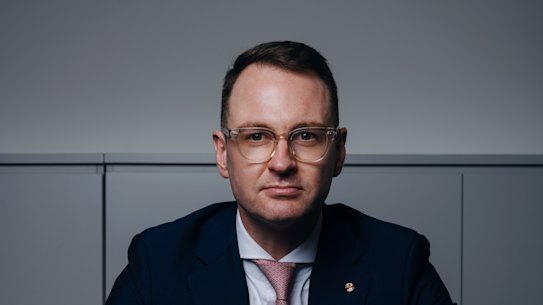 Senator Andrew Bragg is representing the interests of small outlets in negotiations with Google and Facebook. These outlets include Junkee Media and the Northern Beaches Advocate.