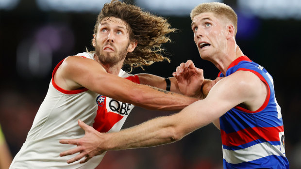 Swan Tom Hickey and the Bulldogs’ Tim English compete in a ruck contest.