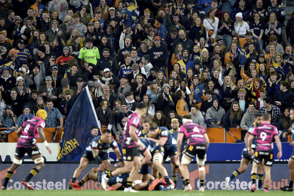Fans packed out the match between the Highlanders and Chiefs in Dunedin on Saturday.
