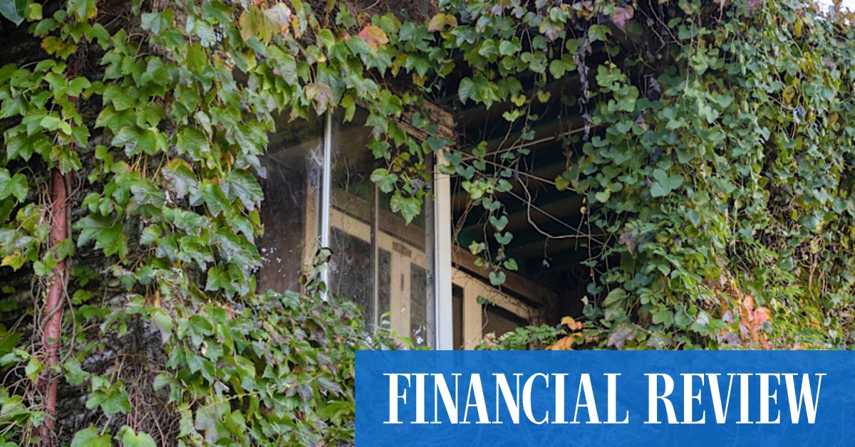 Sydney house prices: Redfern home designed by artist Peter Powditch goes from 'diamond' to $3 million dump in just seven years - Vimarsana News