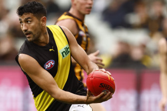 ELBOURNE, AUSTRALIA - MAY 14: Marlion Pickett of the Tigers
 runs with the ball during the round nine AFL match between the Hawthorn Hawks and the Richmond Tigers at Melbourne Cricket Ground on May 14, 2022 in Melbourne, Australia. (Photo by Darrian Traynor/AFL Photos/via Getty 
