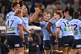 Sid Harvey (15) celebrates with the Waratahs players after fulltime.