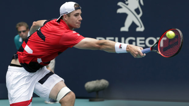 American John Isner injured his left foot, going down 6-1, 6-4 to Federer. 