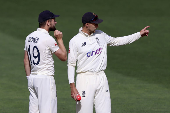 English skipper Joe Root chats with Chris Woakes on Sunday.
