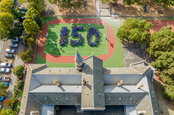 Williamstown Primary School students forming a 150 shape to mark the school’s milestone.