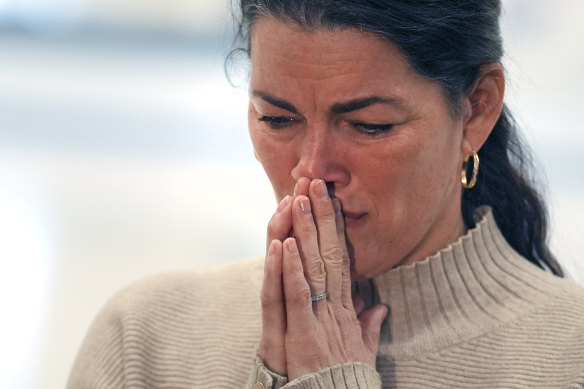 Former Olympic skater Nancy Kerrigan breaks down in tears at The Skating Club of Boston.