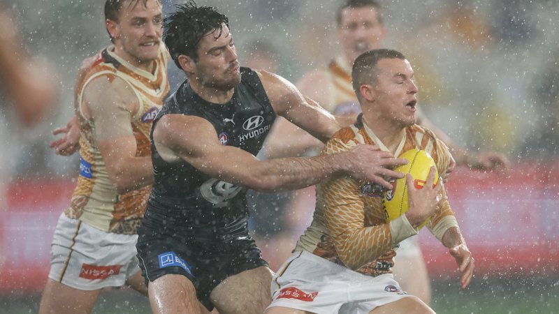 Hawthorn Hawks use wet conditions to end Josh Fraser's unbeaten coaching run in AFL