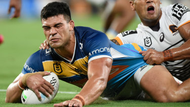 Nrl 2021 Gold Coast Titans Star David Fifita Carves Up Former Team Brisbane Broncos