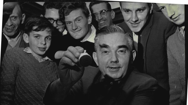 Fans surround Russian Grandmaster Alexander Kotov during his 1963 tour of Australia.