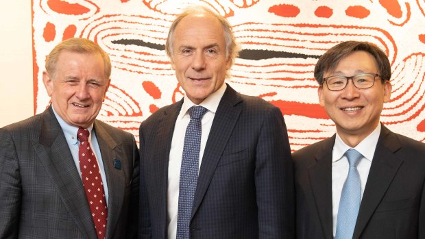 Simon Crean, the chairman of the Australia-Korea Business Council, with Australia's chief scientist, Alan Finkel, and the chairman of H2Korea, Jaedo Moon. 