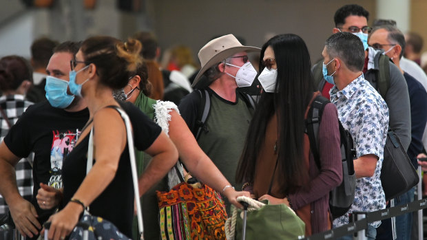 Health experts have thrown cold water on Qantas' hopes travel to the UK and US can resume by midyear.