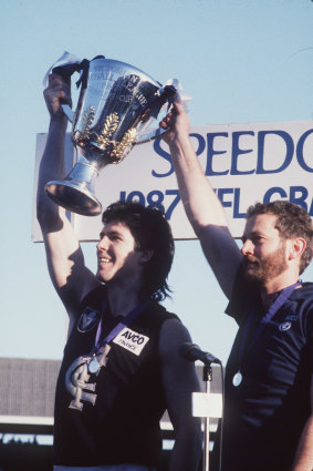 Carlton’s Stephen Kernahan and Robert Walls with the ’87 premiership cup.