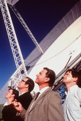 Tom Long, Patrick Warburton, Neill and Kevin Harrington in The Dish (1990).