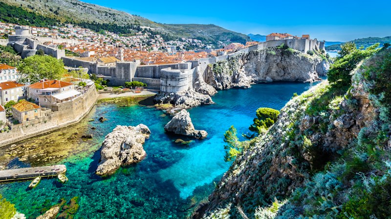 Travel writer critiques ten popular cities for lack of connection (australia) — The Age